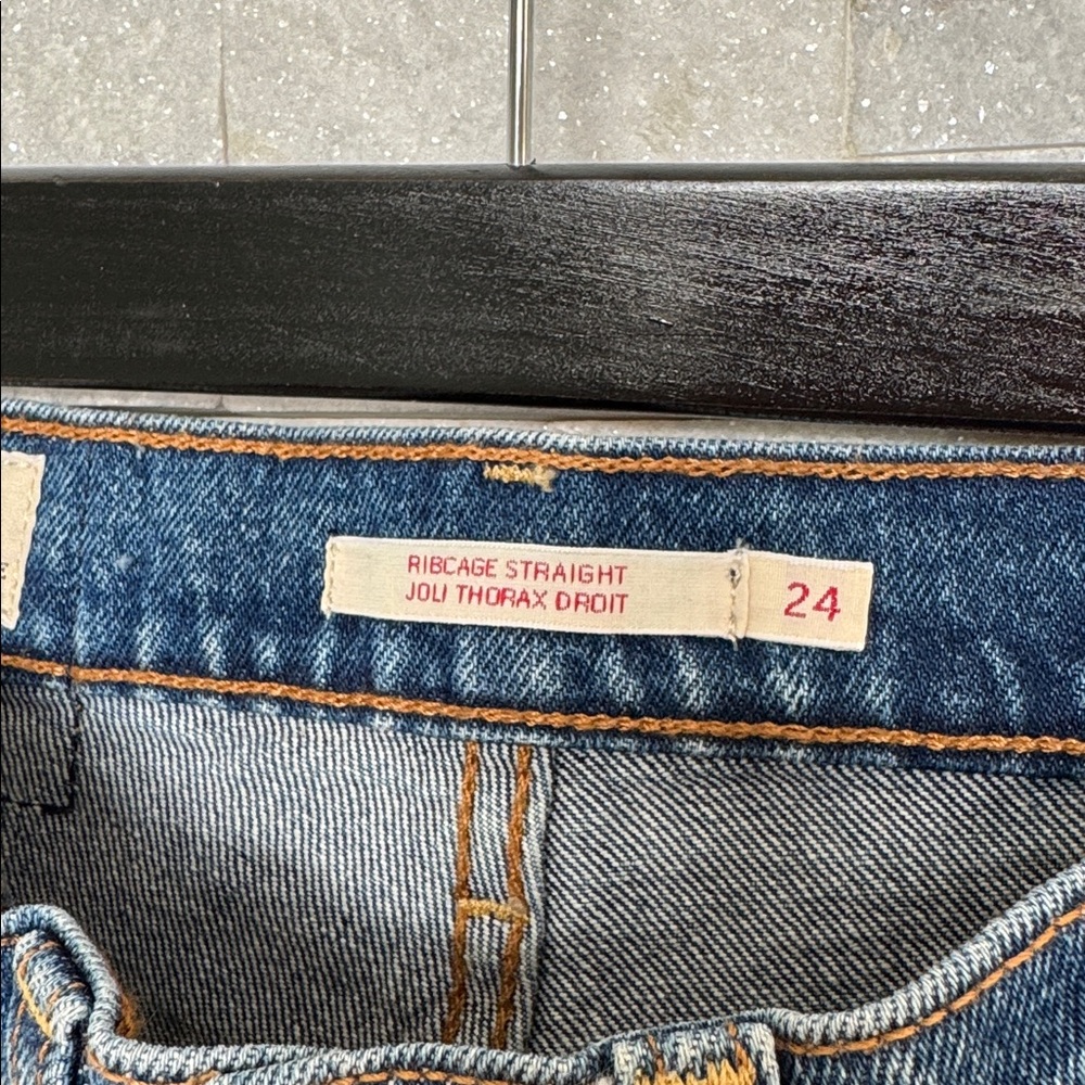 Levi’s | Ribcage Straight - Picture 2 of 4